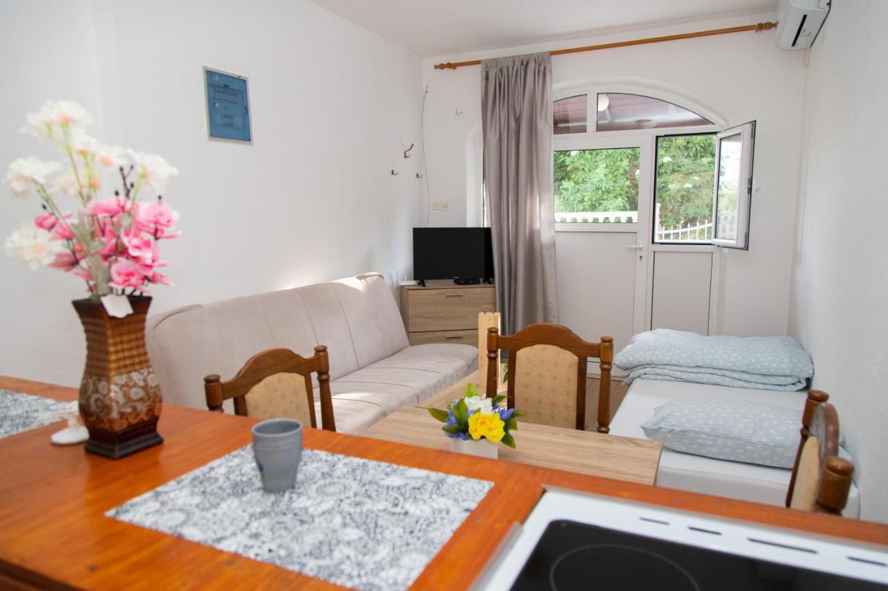 Apartman Irina เทรบินเย ภายนอก รูปภาพ